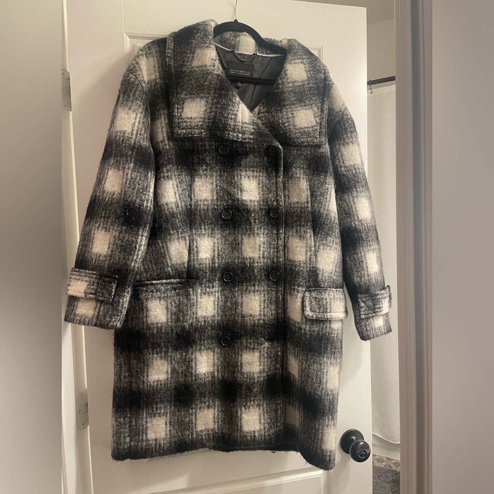 BRAND NEW with out tags size Medium Ladies Coat
